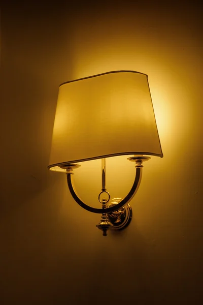 Lampada da parete in uno degli hotel di Roma, Lazio, Italia . — Foto Stock