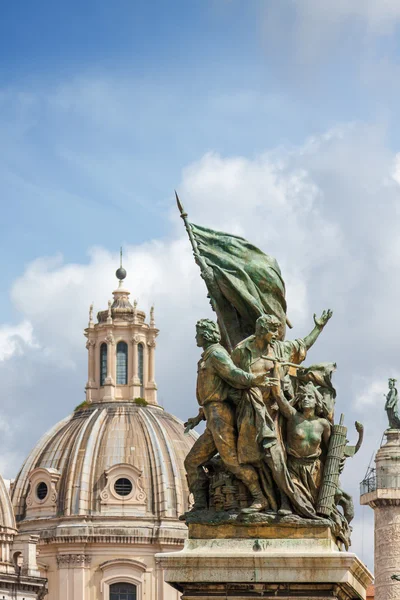 Estatua del palacio de Vittoriano en Roma, región del Lacio, Italia . — Foto de Stock