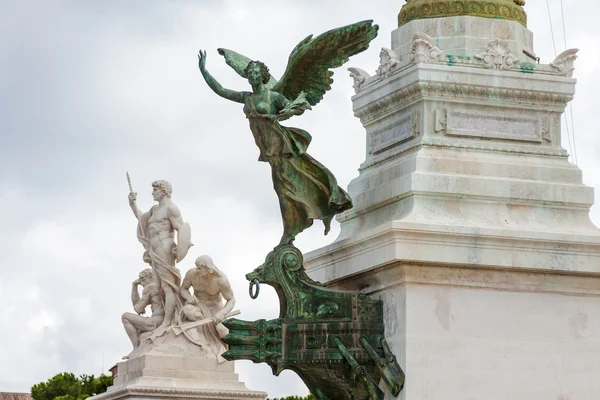 Estatua del palacio de Vittoriano en Roma, región del Lacio, Italia . — Foto de Stock