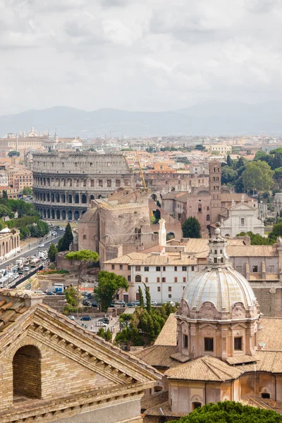 从意大利拉齐奥地区维托里亚诺宫欣赏罗马市中心的空中城市景观. — 图库照片
