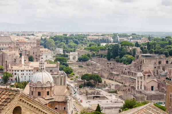 Vista aérea del centro de Roma desde el palacio de Vittoriano, región del Lacio, Italia . — Foto de Stock