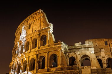 İtalya-Roma, 9 Eylül 2010: projektör ışıklar Olimpiyat resimleri Colosseo, Lazio bölgesi.