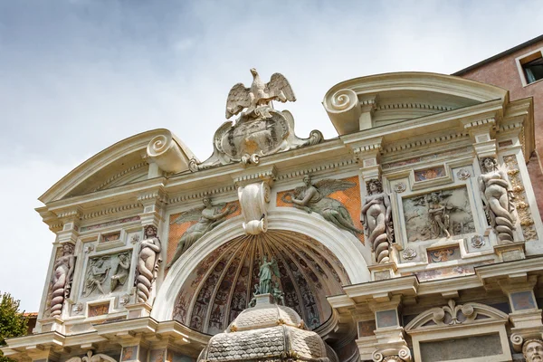 埃斯特别墅，在罗马，意大利拉齐奥大区附近的蒂沃利的喷泉. — 图库照片