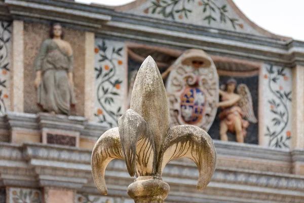 Fragment de fontaine et jardin à Villa d'Este, Tivoli près de Rome, région du Latium, Italie . — Photo