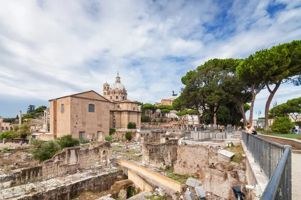 Ruinas del Foro en Roma, región del Lacio, Italia . — Foto de Stock