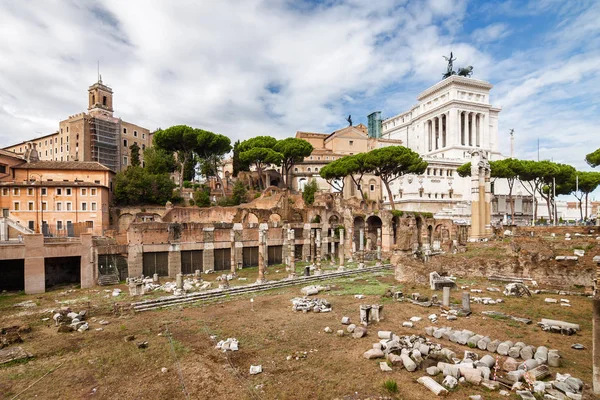 Ruinas del Foro en Roma, región del Lacio, Italia . — Foto de Stock