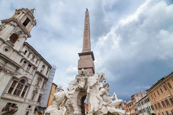 Fragment van de fontein van de vier rivieren, ontworpen door G.L.Bernini bij Piazza Navona, Rome, regio Latium, Italië. — Stockfoto