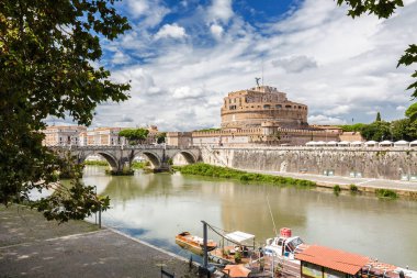 Saint melek Kalesi ve Roma, Lazio bölgesi, İtalya'nın Tiber Nehri Köprüsü.