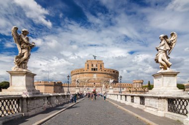 Saint melek Kalesi ve Roma, Lazio bölgesi, İtalya'nın Tiber Nehri Köprüsü.