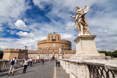 Saint melek Kalesi ve Roma, Lazio bölgesi, İtalya'nın Tiber Nehri Köprüsü.