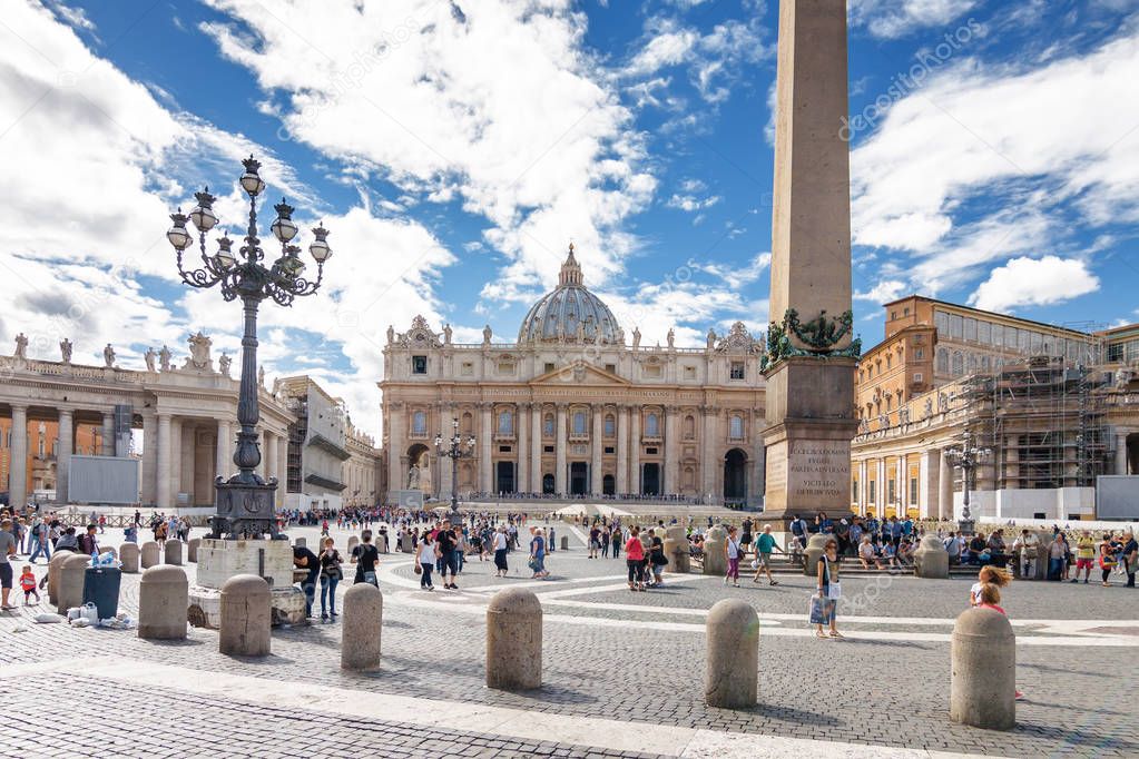 Sunny view of Saint Peter's square in Vatican, Rome, Lazio region, Italy.