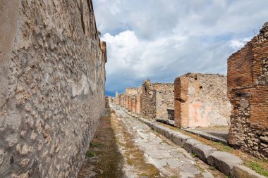 Bulutlu görünümünü Pompeii, Campania bölgesinde, İtalya.