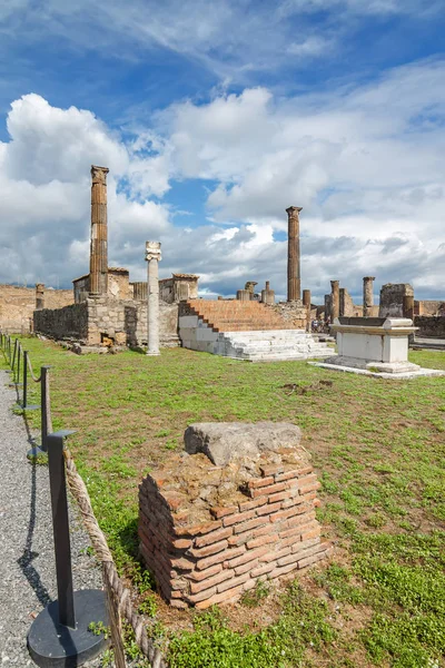 Sunny view of Pompeii, Campania region, Italy. — Stock Photo, Image