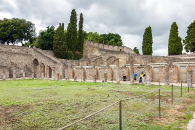 Bulutlu görünümünü Pompeii, Campania bölgesinde, İtalya.