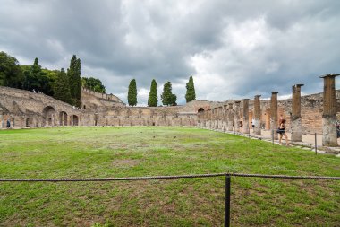 Bulutlu görünümünü Pompeii, Campania bölgesinde, İtalya.