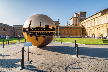 Vatikan-Eylül 2012: heykel dünyanın iç bahçe yarda, Roma, Lazio bölgesinde, İtalya.