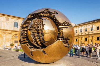 Vatikan-Eylül 2012: heykel dünyanın iç bahçe yarda, Roma, Lazio bölgesinde, İtalya.