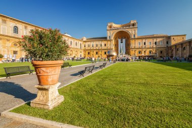 Vatikan-Eylül 2012: heykel dünyanın iç bahçe yarda, Roma, Lazio bölgesinde, İtalya.