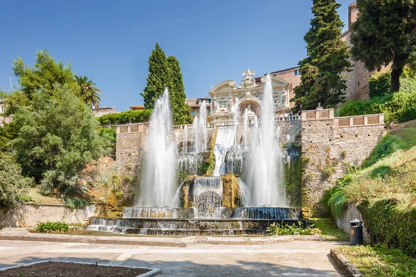 乐观的喷泉在埃斯特别墅，在罗马，意大利拉齐奥大区附近的蒂沃利花园场景。. — 图库照片