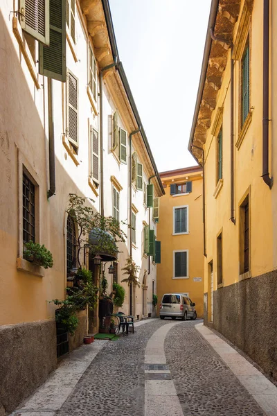 Jedna z ulic regionu Verona, Wenecja, Włochy. — Zdjęcie stockowe