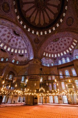 Işıklar içinde Sultanahmet Camii, Istanbul, Türkiye.