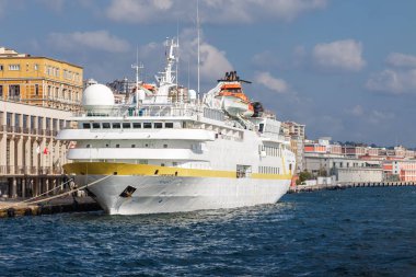 Okyanus gemisi bağlantı noktasında Boğaziçi, Istanbul, Türkiye.