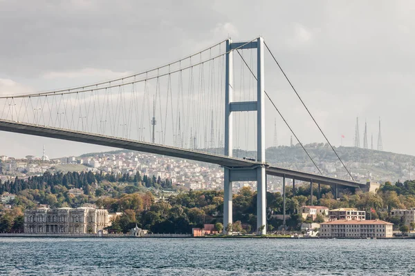 Boğaziçi köprü bağlayan Avrupa ve Asya, Istanbul, Türkiye. — Stok fotoğraf