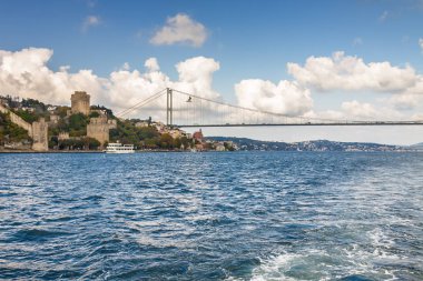 Güneşli görünümünden zevk tekne için Boğaziçi, Istanbul, Türkiye.