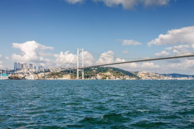 Güneşli görünümünden zevk tekne için Boğaziçi, Istanbul, Türkiye.