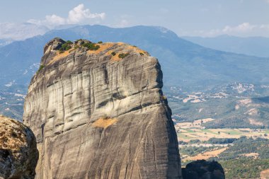 Güneşli görünümü Meteora, Yunanistan.