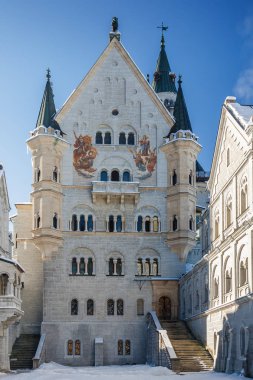 Neuschwanstein Şatosu sisli sabah, Bavyera, ORME cephe