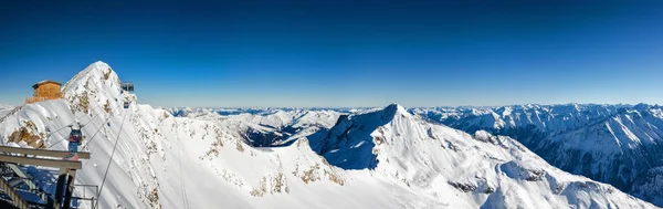 Güneşli panoramik Avusturya Alplerinde Kayak Merkezi Zillertal Hintertuxer buzul, Tirol, Avusturya bakış açısından. — Stok fotoğraf