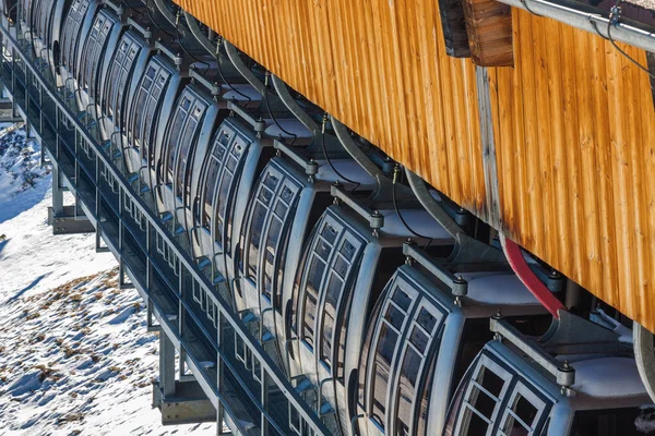 Range of cable cars at ski resort Zillertal Hintertuxer Glacier, Tirol, Austria. — Stock Photo, Image