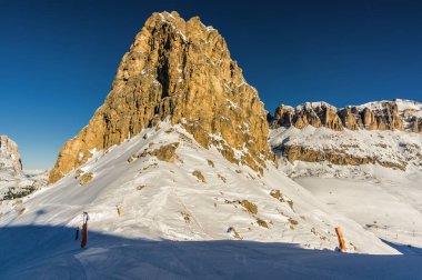 Val di Fassa, Trentino-Alto-Adige bölgesi, İtalya Canazei yakınındaki Belvedere Vadisi'nin sabah görünümü.