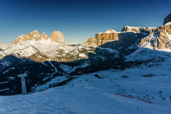 Vista da manhã do vale do Belvedere, perto de Canazei de Val di Fassa, região Trentino-Alto-Adige, Itália . — Fotografia de Stock