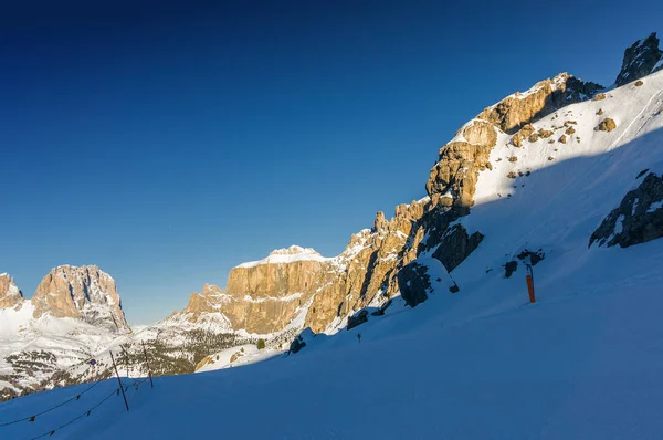 ヴァル ・ ディ ・ ファッサ カナツェーイ、Trentino-Alto-Adige 地域、イタリアの近くのベルヴェデーレの谷の朝の景色. — ストック写真