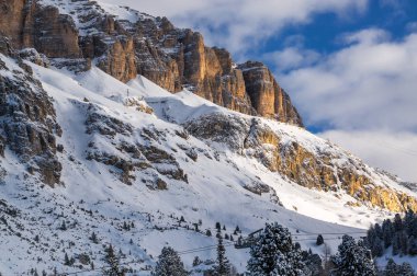 Dolomites Belvedere Valley Val di Fassa, Trentino-Alto-Adige bölgesi, İtalya Canazei yakınındaki görünümünü sabah.