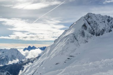 Bulutlu görünümünü Dolomites yakınındaki Val di Fassa, Trentino-Alto-Adige bölgesi, İtalya.