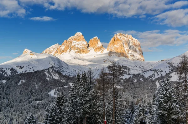 Vista da manhã de Dolomitas no vale Belvedere, perto de Canazei de Val di Fassa, região de Trentino-Alto-Adige, Itália . — Fotografia de Stock