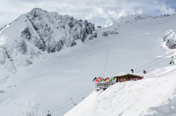 Bewölkter Blick auf die Dolomiten bei Val di Fassa, Trentino-Alto-adige, Italien. — Stockfoto