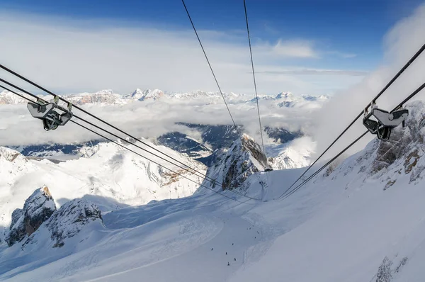 Sonniger Blick auf die Dolomiten vom Marmolada-Gletscher von Araba, Trentino-Alto-adige, Italien. — Stockfoto