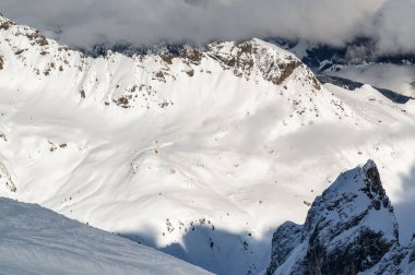 Güneşli Dolomites görünümünden Marmolada buzul, Arabba, Trentino-Alto-Adige bölgesi, İtalya.