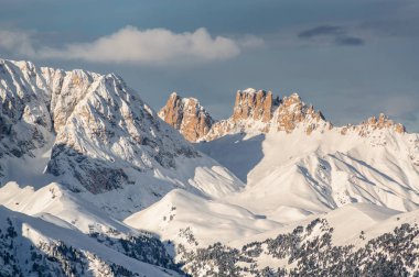 Dolomites Belvedere Valley Val di Fassa, Trentino-Alto-Adige bölgesi, İtalya Canazei yakınındaki görünümünü sabah.