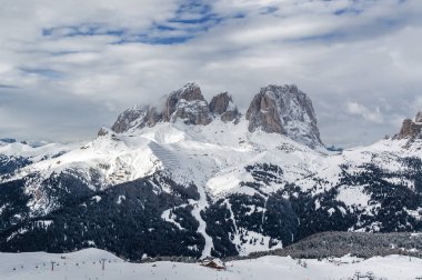 Dolomites Belvedere Valley Val di Fassa, Trentino-Alto-Adige bölgesi, İtalya Canazei yakınındaki görünümünü sabah.