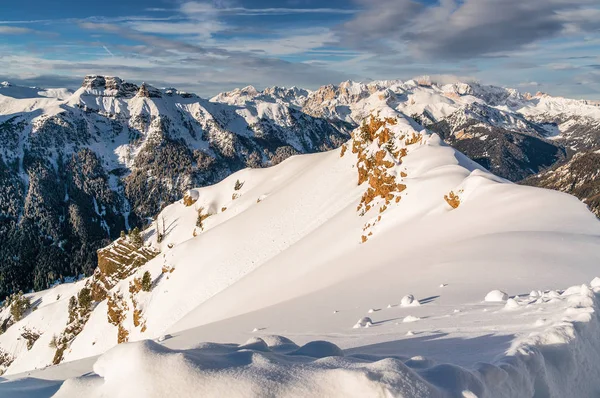 มุมมองตอนเช้าของ Dolomites ที่หุบเขา Belvedere ใกล้ Canaentino ของ Val di Fassa ภูมิภาค Trentino-Alto-Adige, อิตาลี . — ภาพถ่ายสต็อก