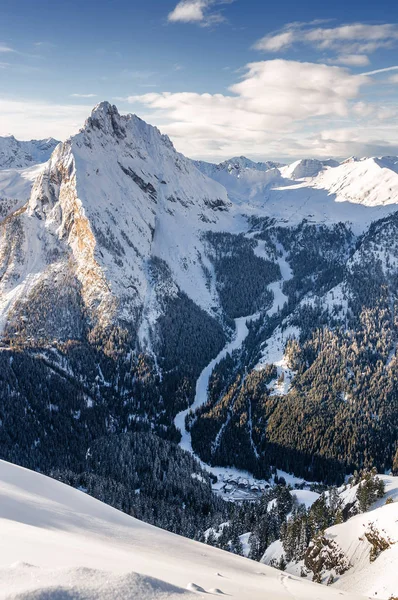 Rano widok na Dolomity w dolinie Belvedere w pobliżu Canazei Val di Fassa, Trentino-Alto-Adige regionu, Włochy. — Zdjęcie stockowe