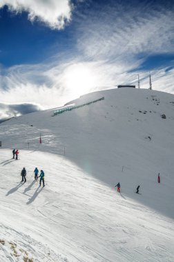 Val di Fassa, Trentino-Alto-Adige bölgesi, İtalya Canazei yakınındaki Belvedere Vadisinin güneşli görünümü.