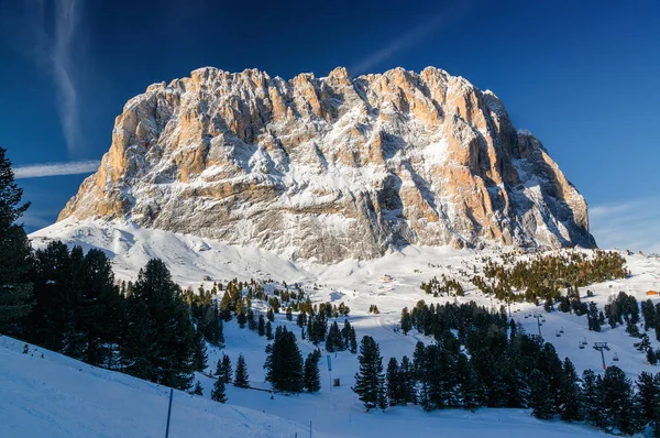 Sunny view of snowy valley near Canazei of Val di Fassa, Trentino-Alto-Adige region, Italy. — Stock Photo, Image