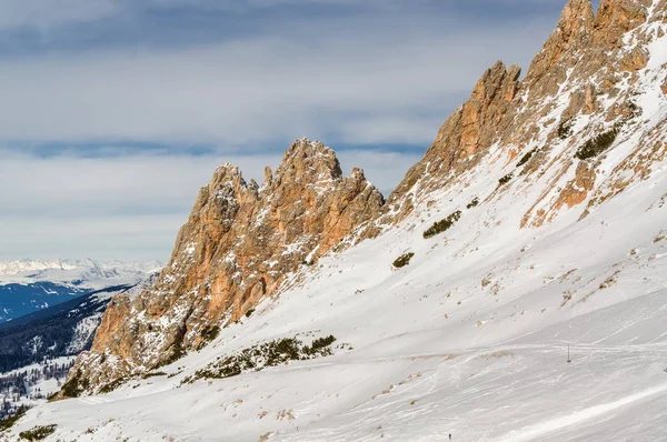 Sunny Pohled dolomitové Alp poblíž Canazei Val di Fassa, Trentino-Alto-Adige oblast, Itálie. — Stock fotografie