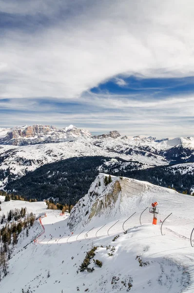 Zonnige weergave van dolomiet Alpen in de buurt van Alta Badia van Val di Fassa, regio Trentino-Alto-Adige, Italië. — Stockfoto